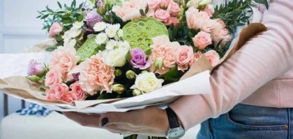 Моно-букеты на заказ: как оригинально подчеркнуть индивидуальность подарка через доставку цветов